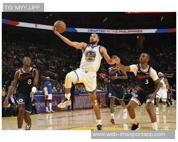 库里谈伤情:血痕源于对湖人比赛实际情况并不严重 库里谈伤情:血痕源于对湖人比赛实际情况并不严重