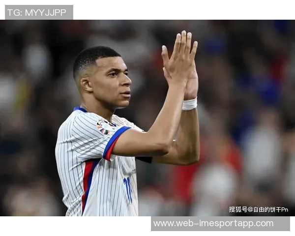 姆巴佩左膝不适与手指骨折仍执意出战展现求战决心 姆巴佩左膝不适与手指骨折仍执意出战展现求战决心