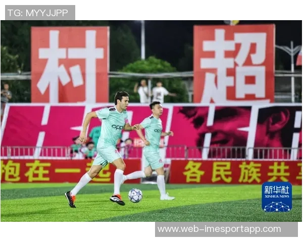 直播吧公益携手杨晨等12名老甲A球星走进成都校园助力青少年足球梦想