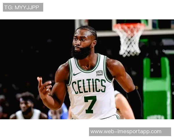 杰伦布朗轻松发挥仅用25分钟便斩获19分6篮板6助攻的精彩表现 杰伦布朗轻松发挥仅用25分钟便斩获19分6篮板6助攻的精彩表现