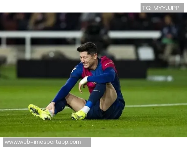 莱万伤情未明能否出战国家德比引发关注 莱万伤情未明能否出战国家德比引发关注